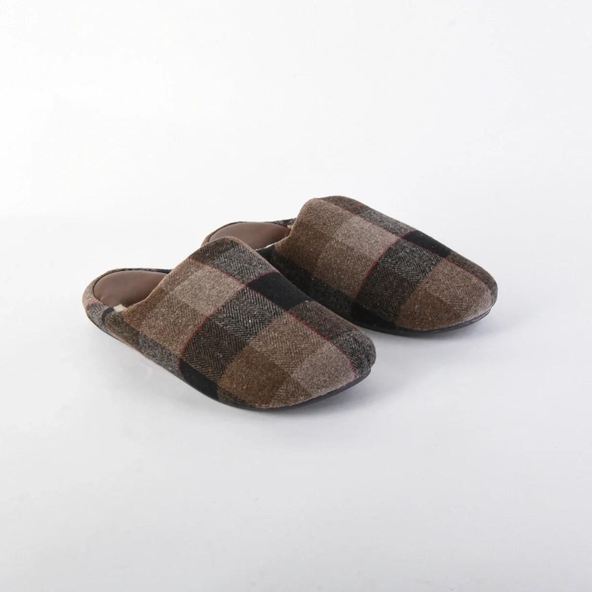 Clog with a plaid pattern for men
