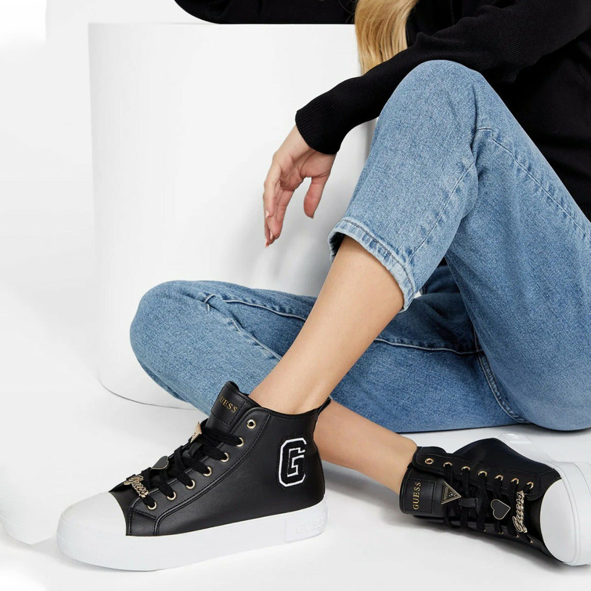 جيس - حذاء رياضي نسائي بكعب عالٍ