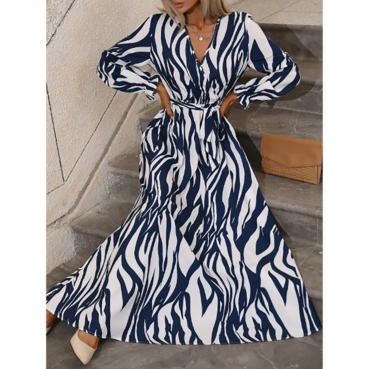 R-Shein - فستان مخطط بحزام مع رقبة بدون أكمام